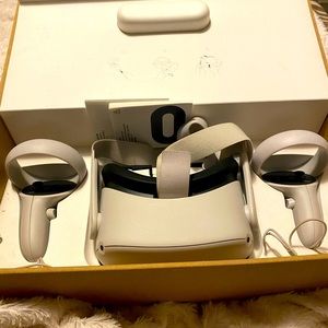 White Meta Oculus 2 Virtual Reality with 128GB. Used on about 4 or 5 times.